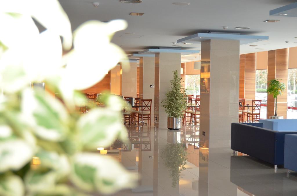 Hotel Reus Park Екстериор снимка